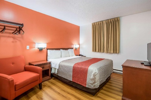 Northway Inn Queensbury - Lake George image 14