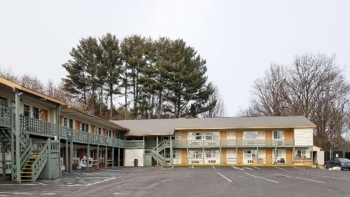 Northway Inn Queensbury - Lake George image 5